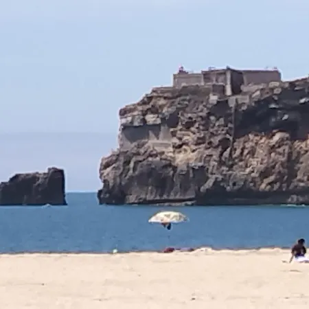 Daire Martins Nazare Land's Hause *